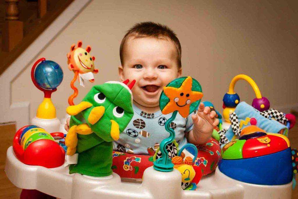 Какие игрушки способны развивать детей, и как они различаются в зависимости от возраста ребёнка