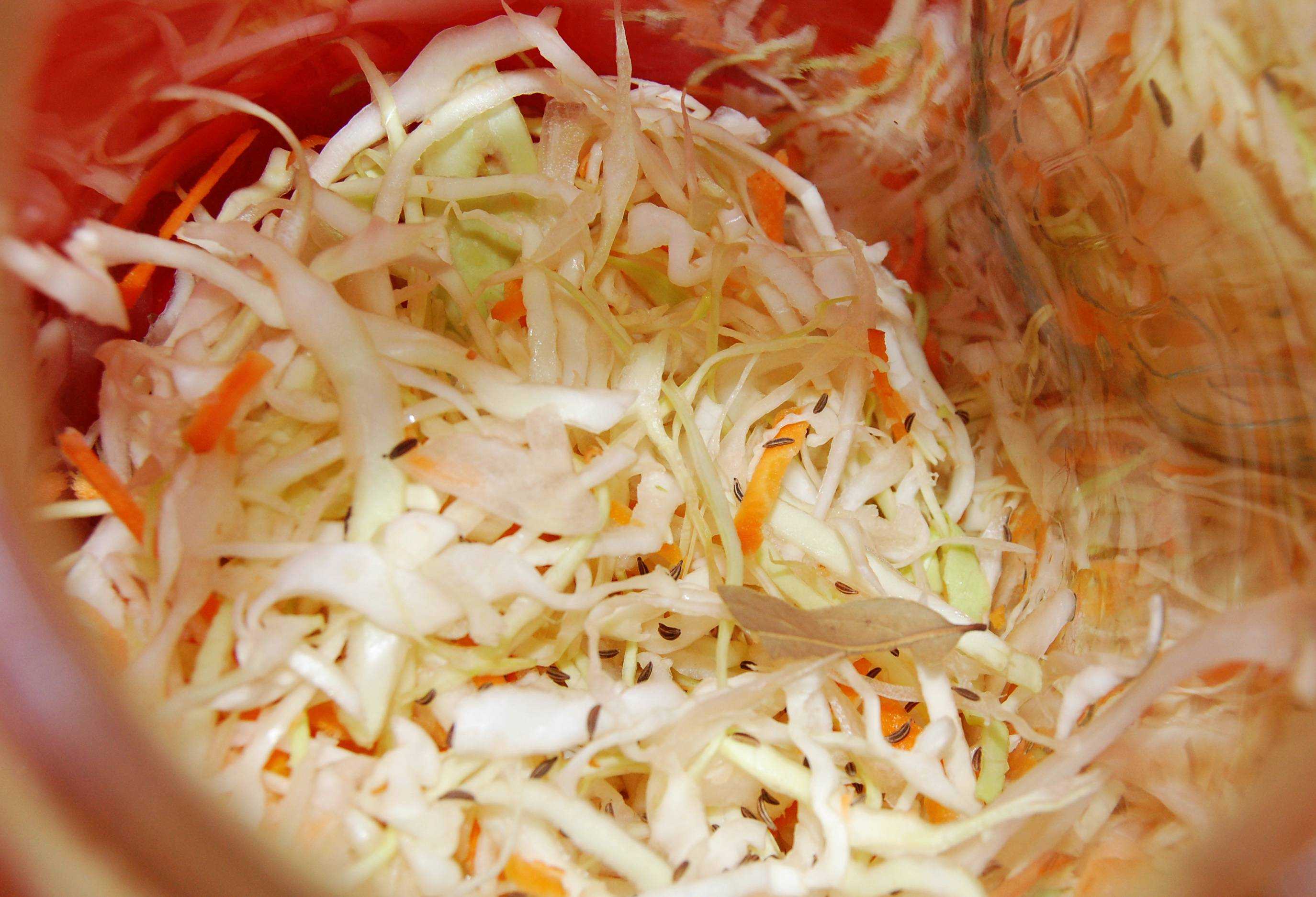 Капуста квашеная рассолом и без: классический рецепт