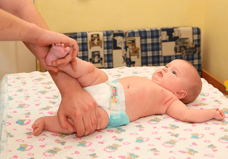 Когда грудничок начинает переворачиваться и нужно ли его учить | terra-baby.ru