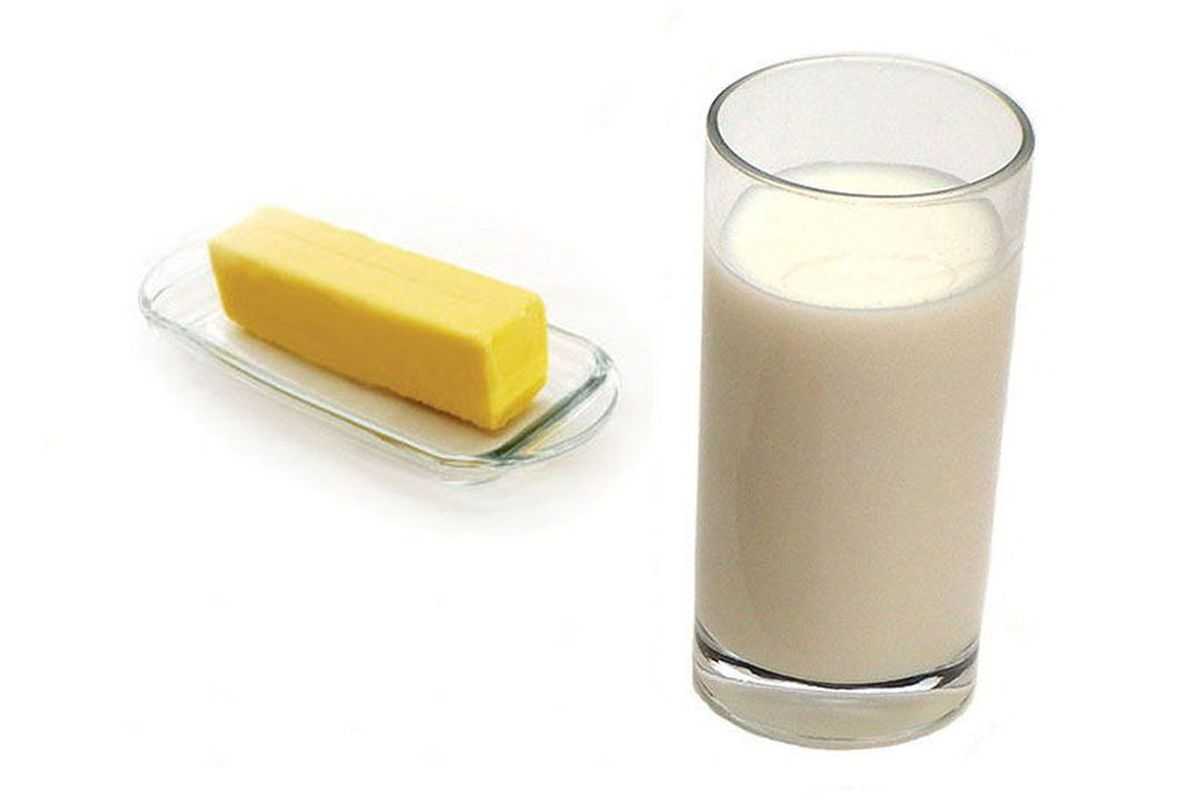 Молоко сода масло пропорции. Молоко и сливочное масло. Молоко с маслом. Молоко и растительное масло. Масло сливочное молоко сливки.