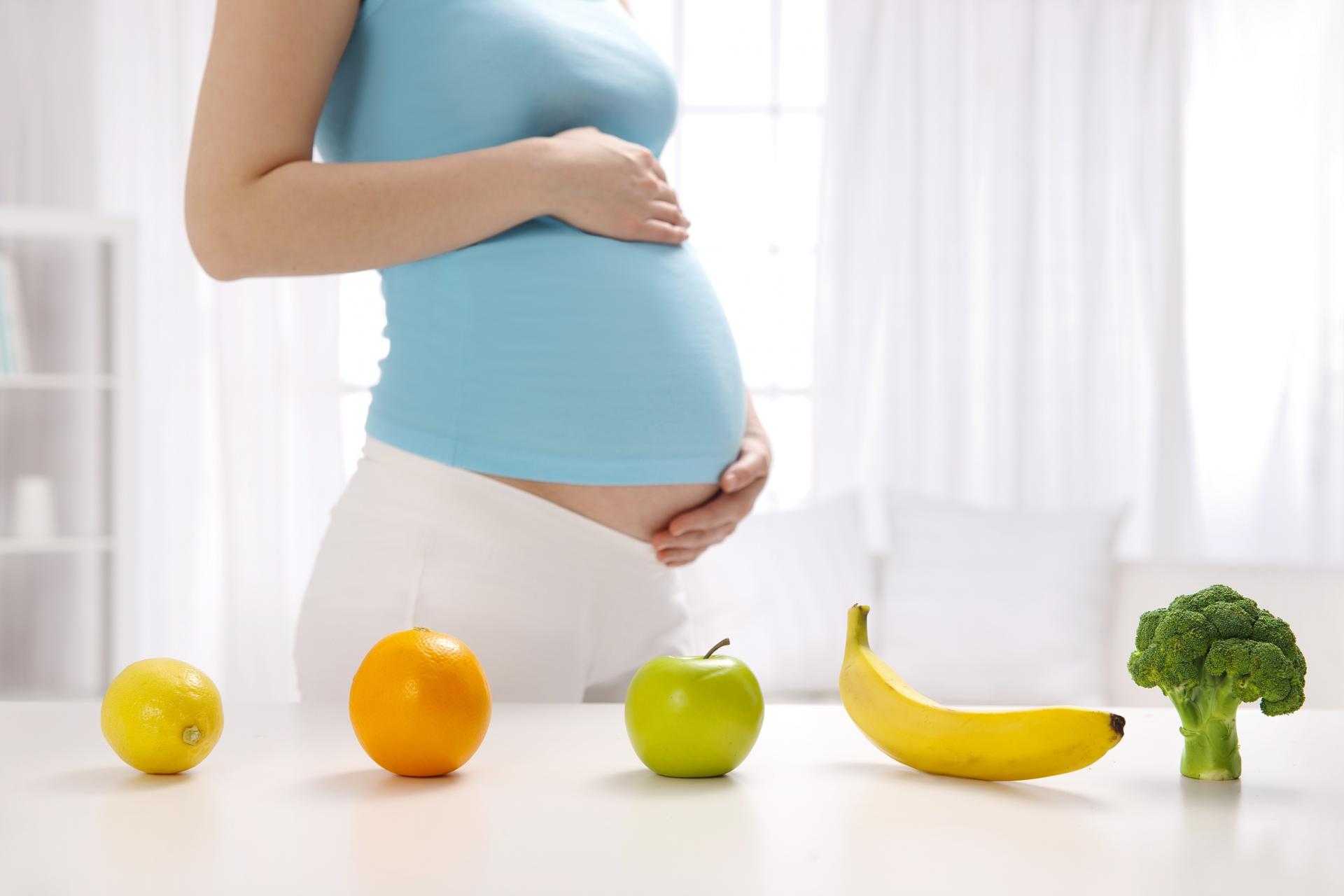 Беременным есть фрукты. Питание беременной женщины. Здоровое питание беременных. Витамины для беременности.