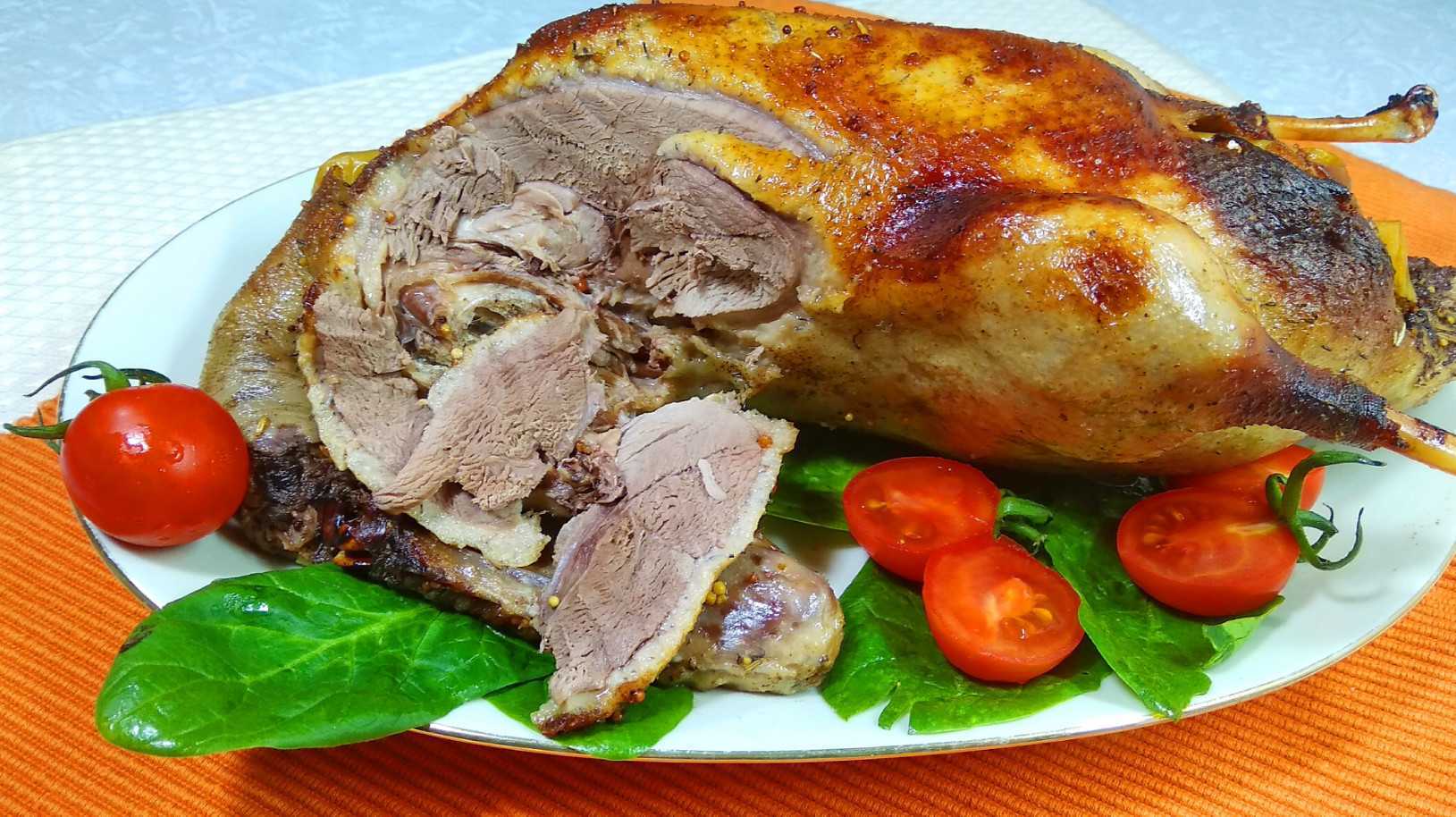 Рецепты гуся в духовке, чтобы мясо получилось мягким и сочным