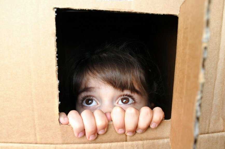 20 забавных фотографий малышей, которые совершенно не умеют прятаться